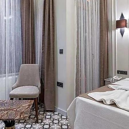Ξενοδοχείο Pera Luna Premium 4*