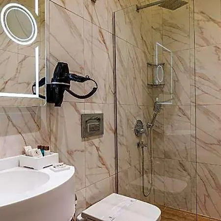 Отель Peraluna Premium 4*